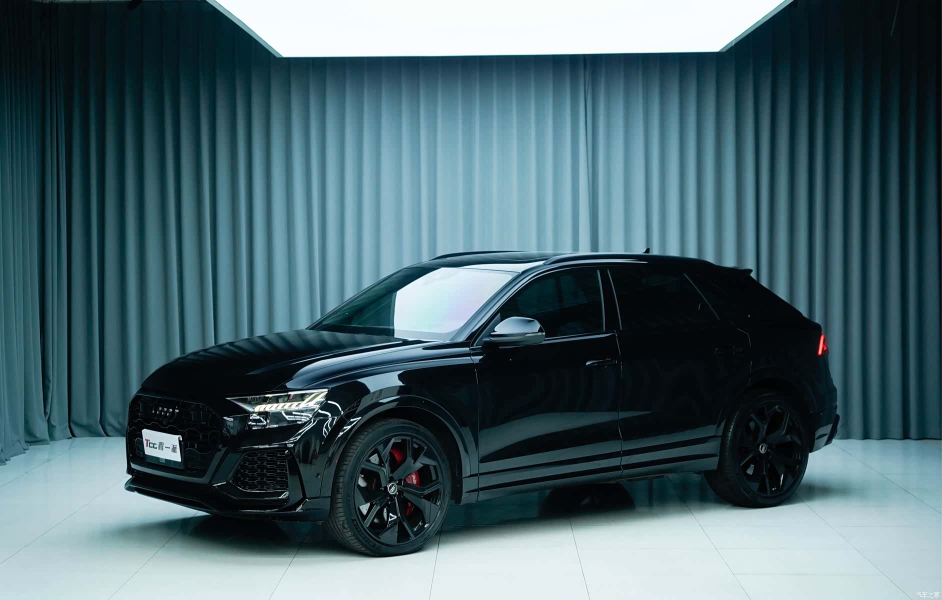 Audi Q8, 2022 11