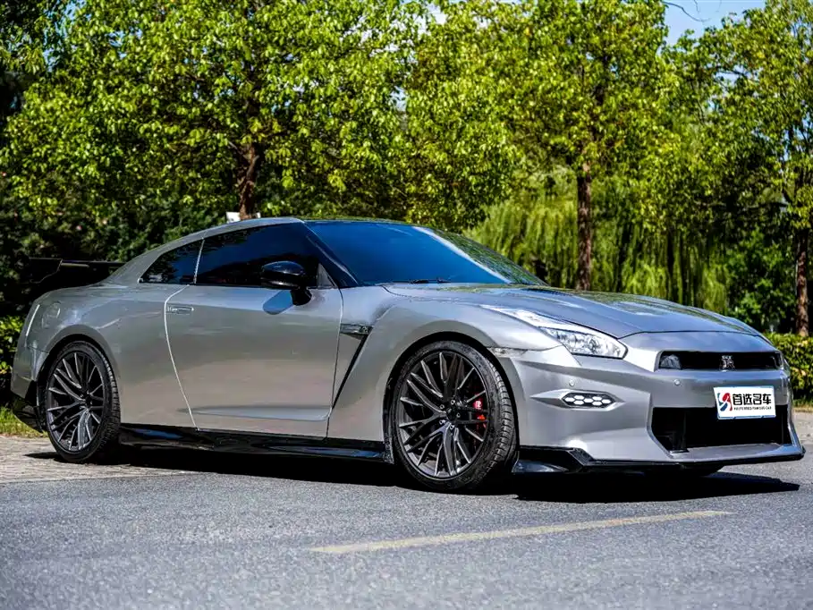 Nissan GT-R