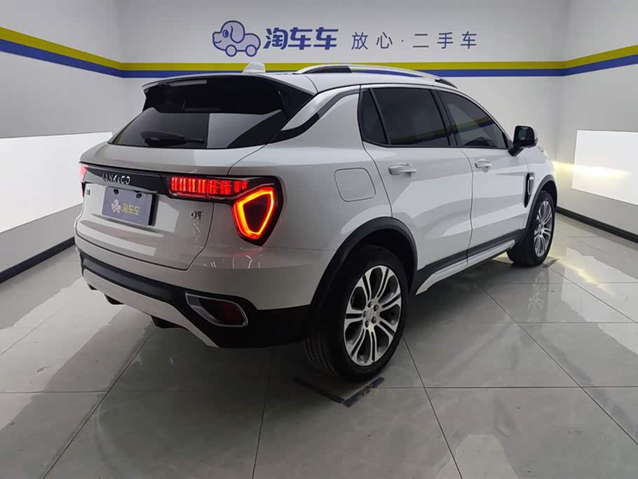 Lynk & Co 01