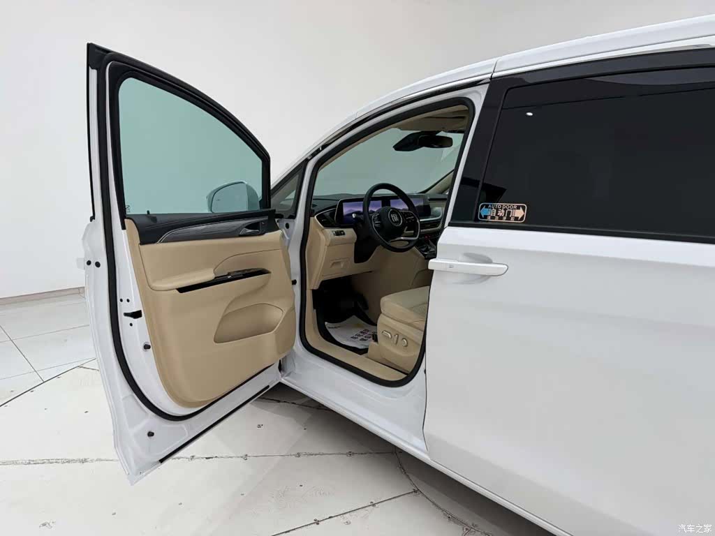 Buick GL8, 2025 13