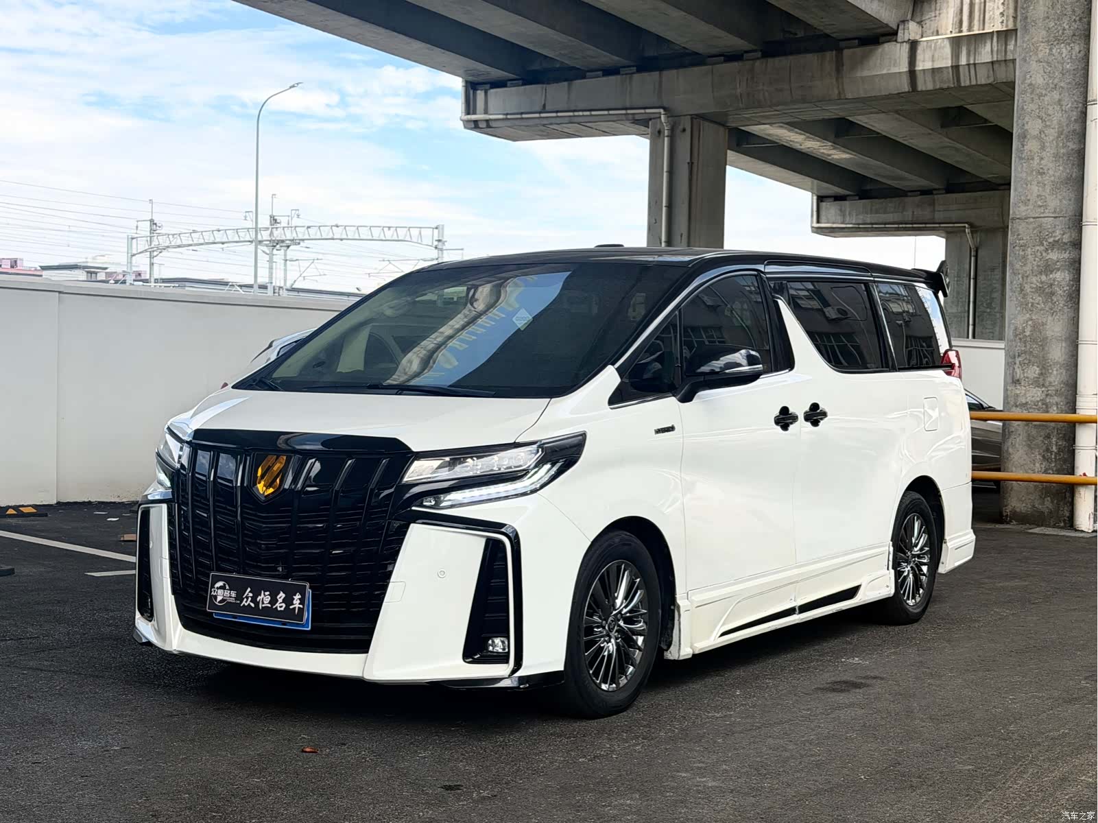 Toyota Alphard, 2017 1
