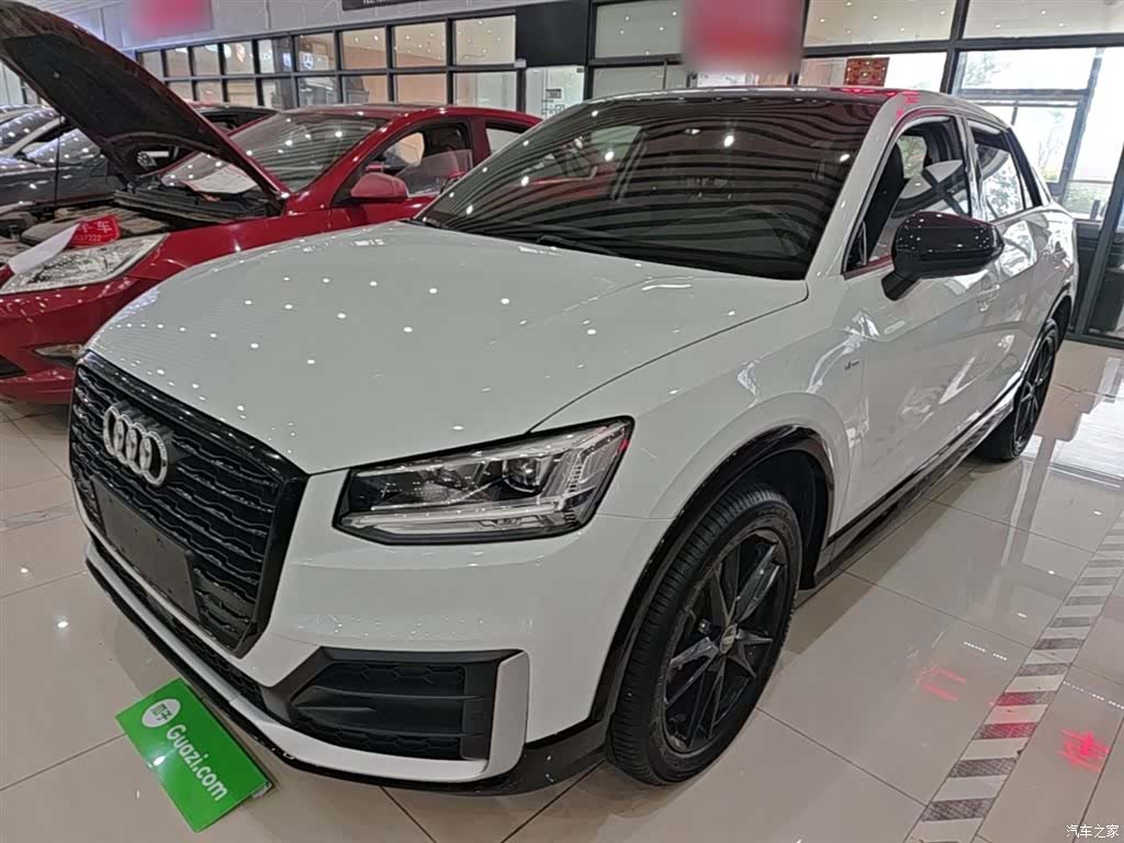 Audi Q2L, 2019 1