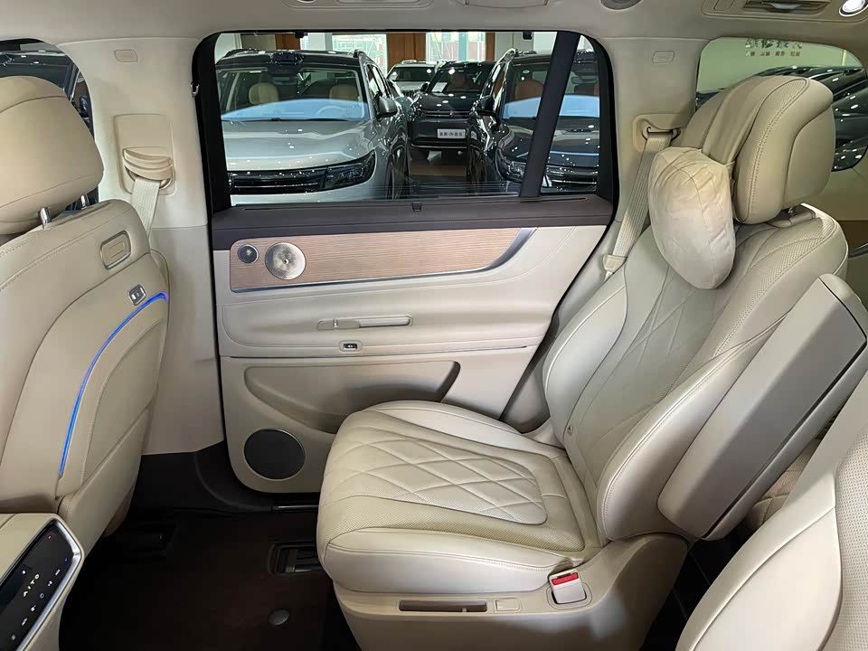 AITO Ask the world M9