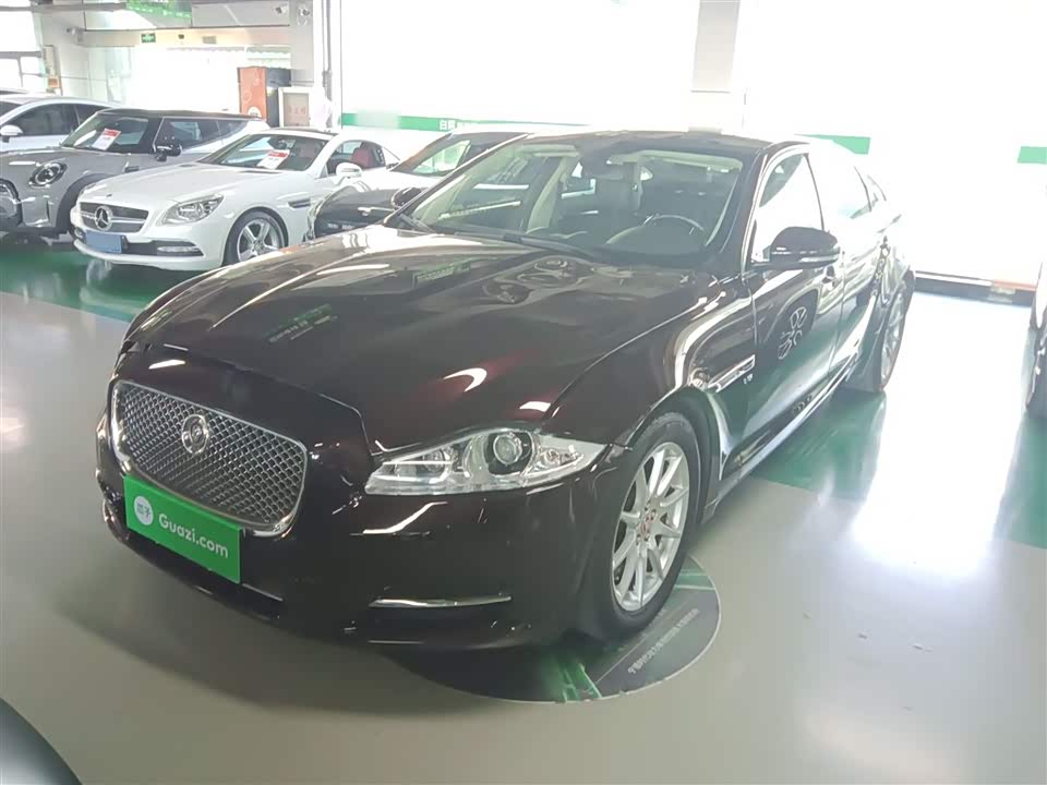 Jaguar XJ