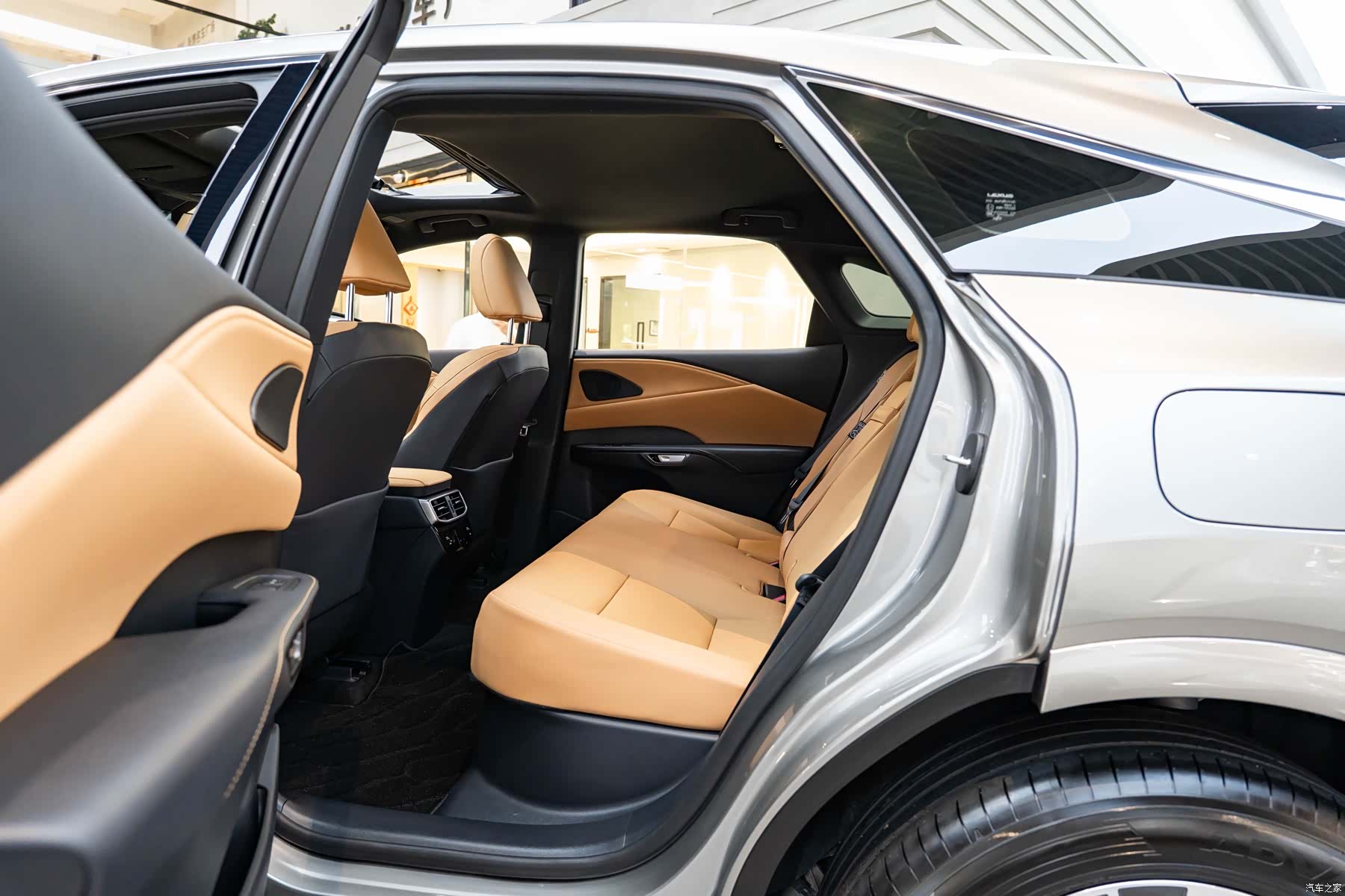 Lexus RX, 2026 10