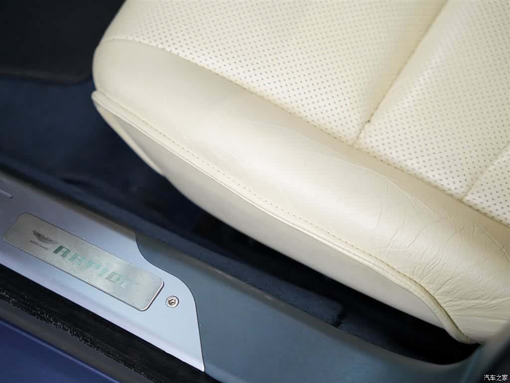 Aston Martin Rapide, 2011 29