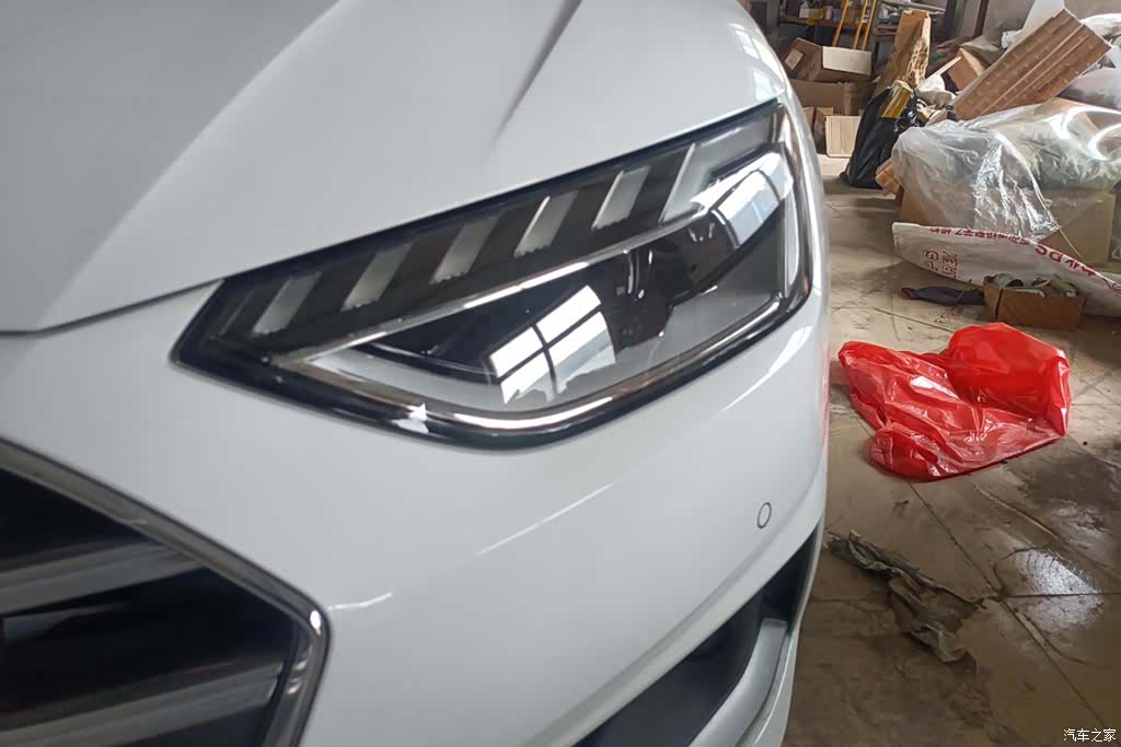 Audi A4L, 2022 все фото