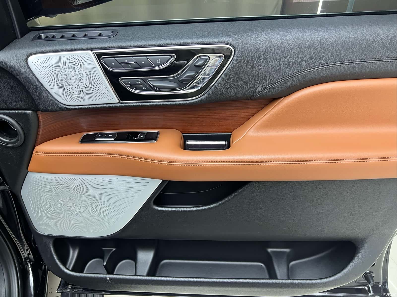 Lincoln Navigator, 2022 13