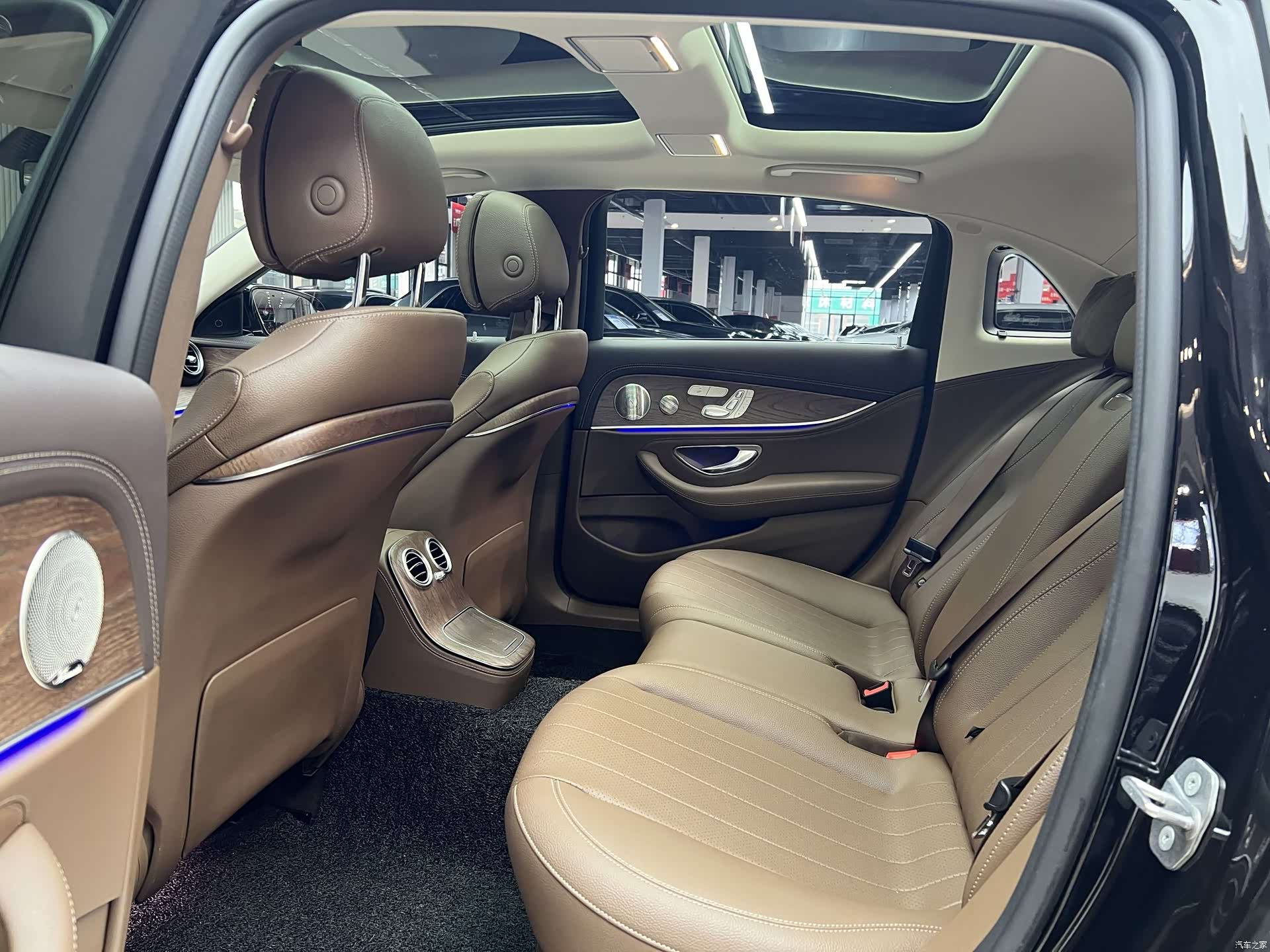 Mercedes-Benz E-Class, 2023 10