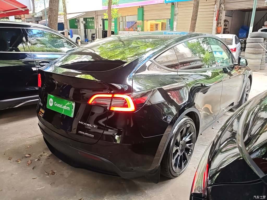 Tesla Model Y, 2022 7