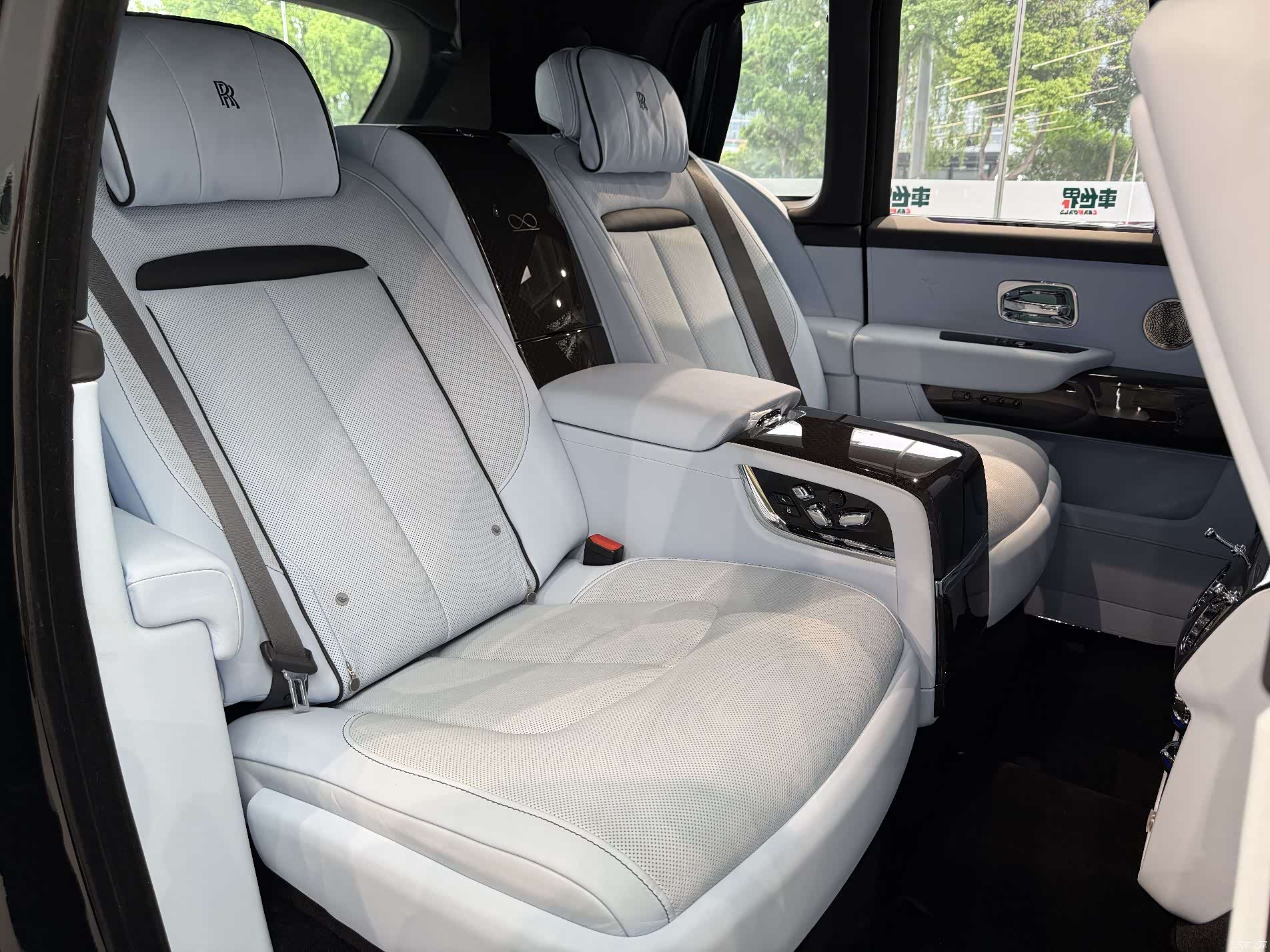 Rolls-Royce Cullinan, 2022 все фото