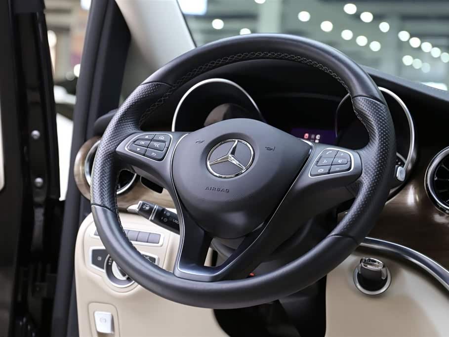 Mercedes-Benz V-class