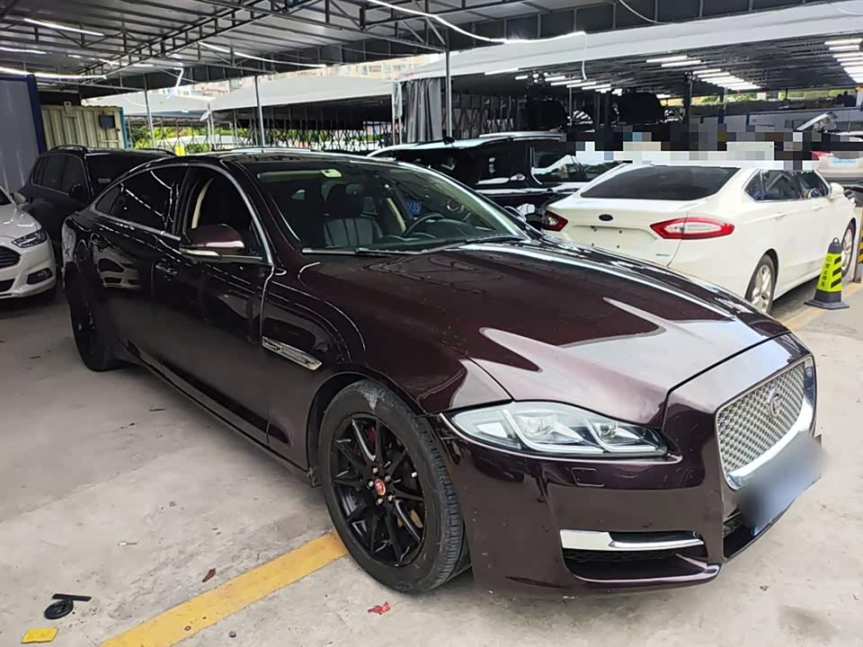 Jaguar XJ