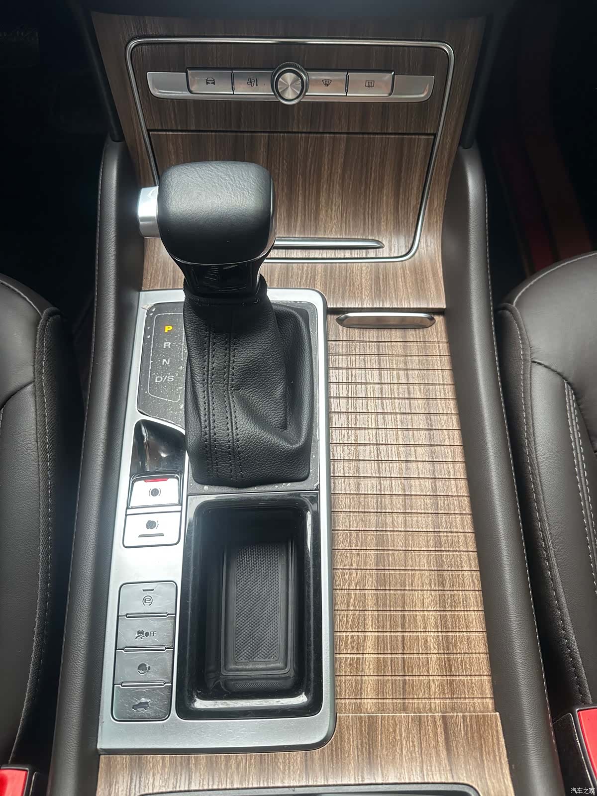 Roewe RX8, 2022 16
