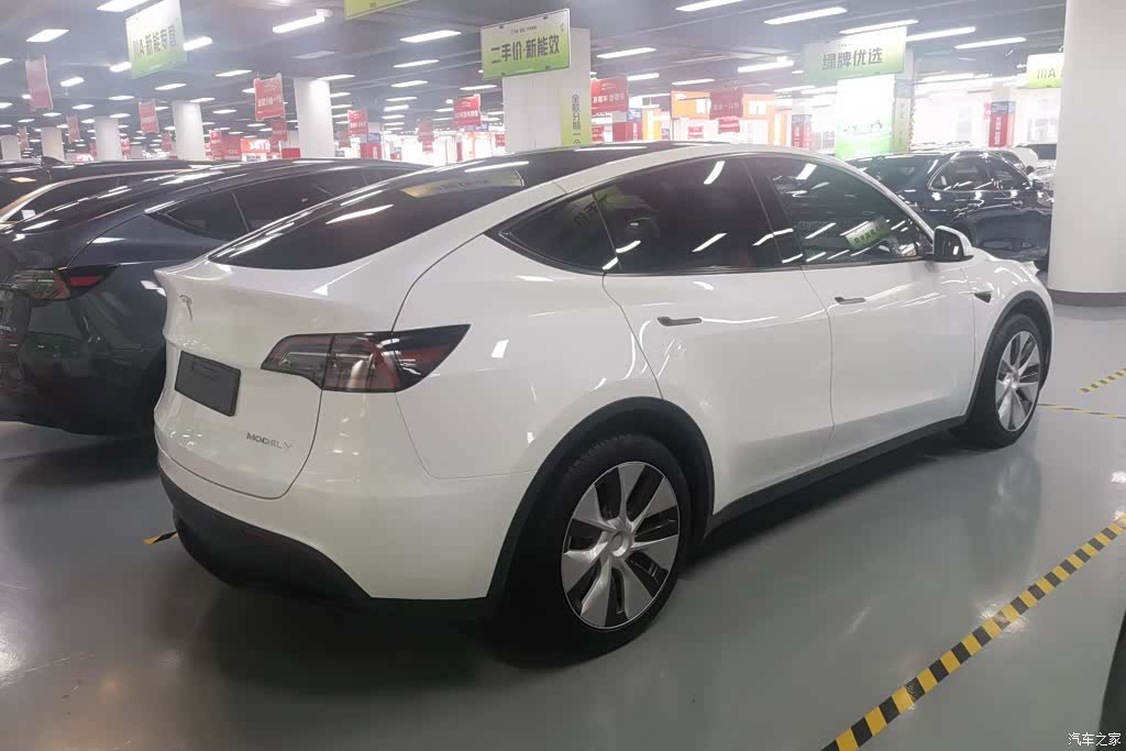 Tesla Model Y, 2022 3
