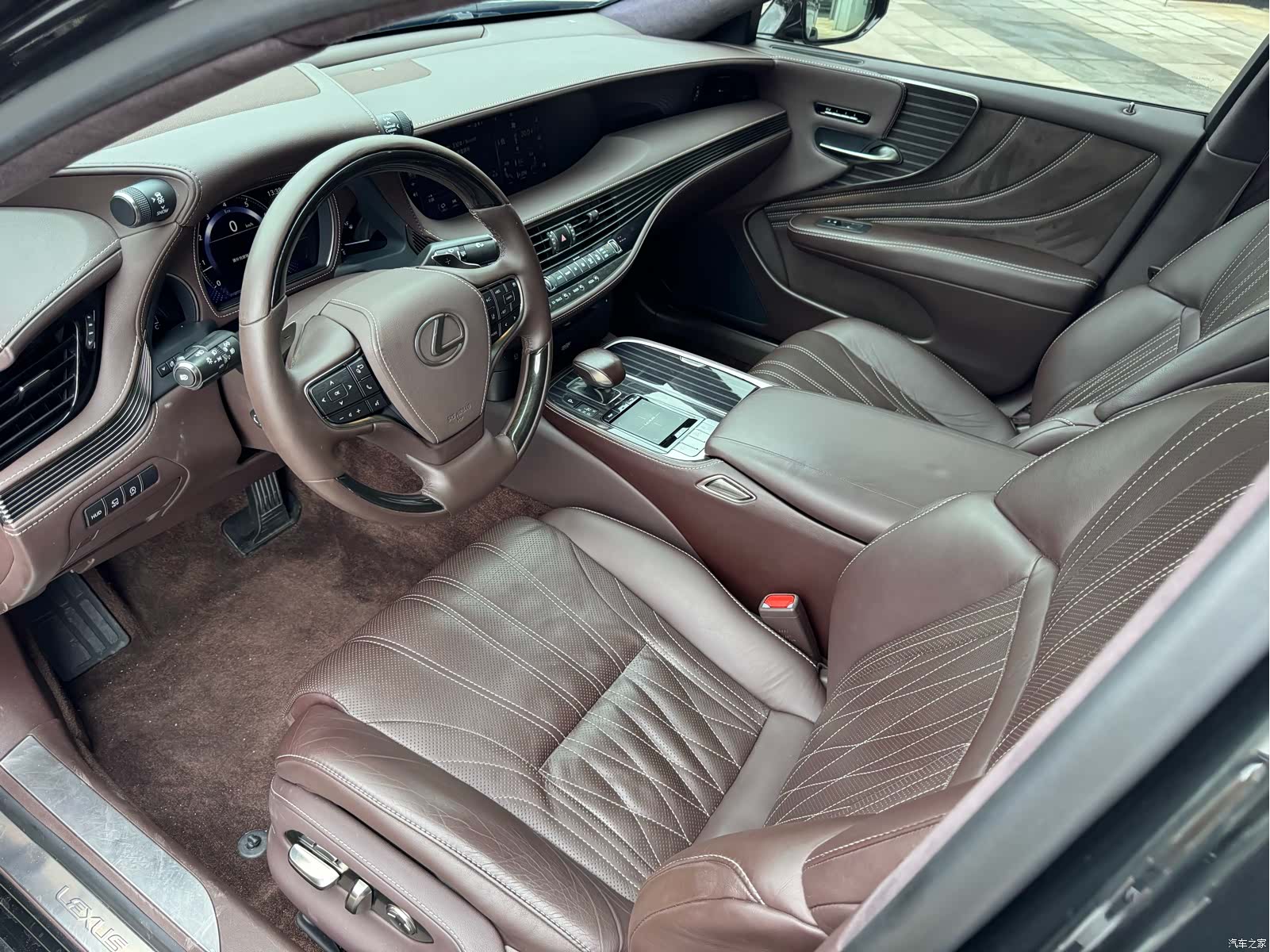 Lexus LS, 2019 10