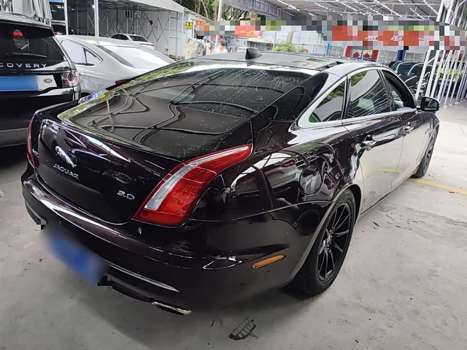 Jaguar XJ
