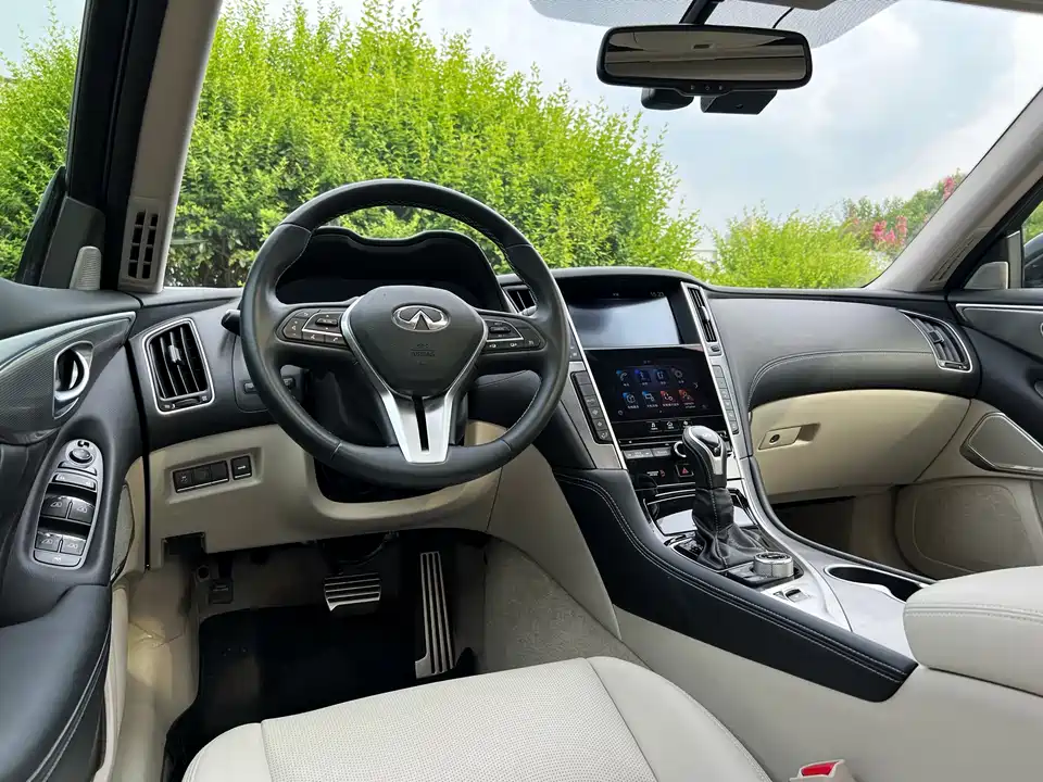 Infiniti Q50L