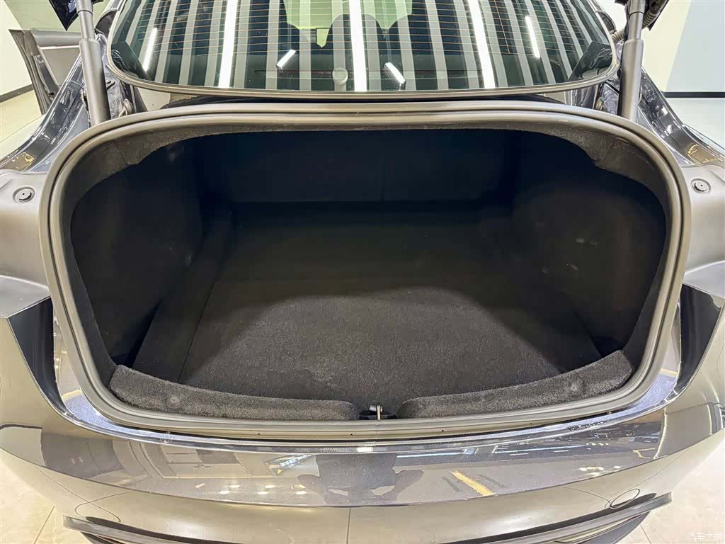Tesla Model 3, 2024 12