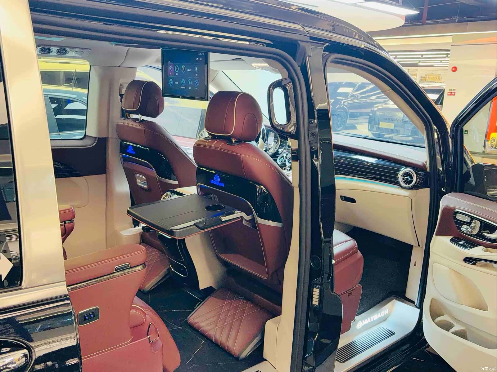 Mercedes-Benz 7, 2024 14