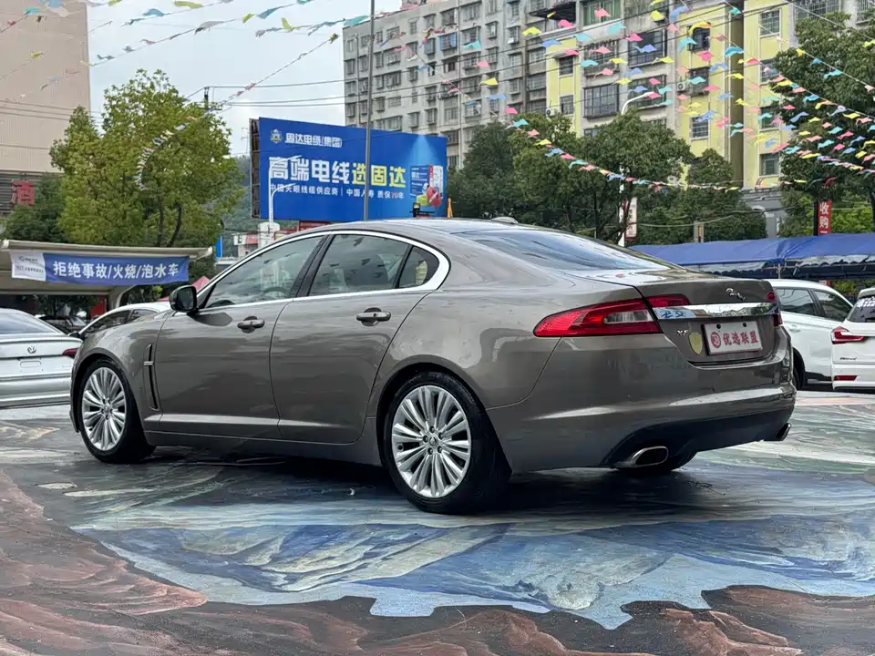 Jaguar XF