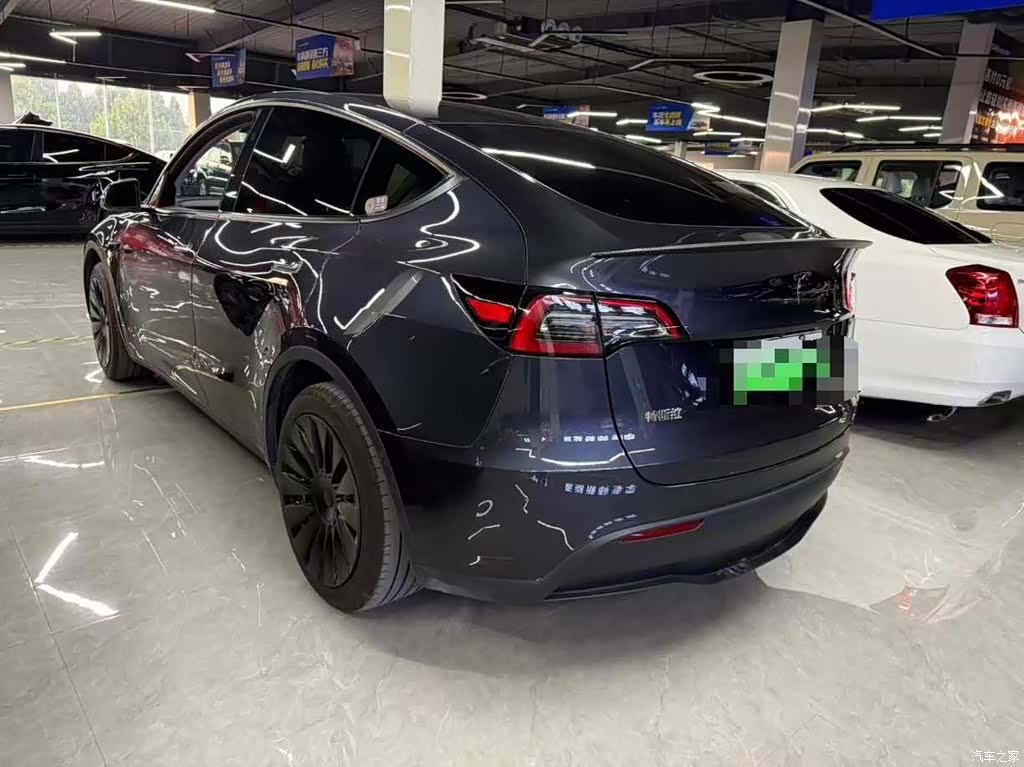Tesla Model Y, 2024 6