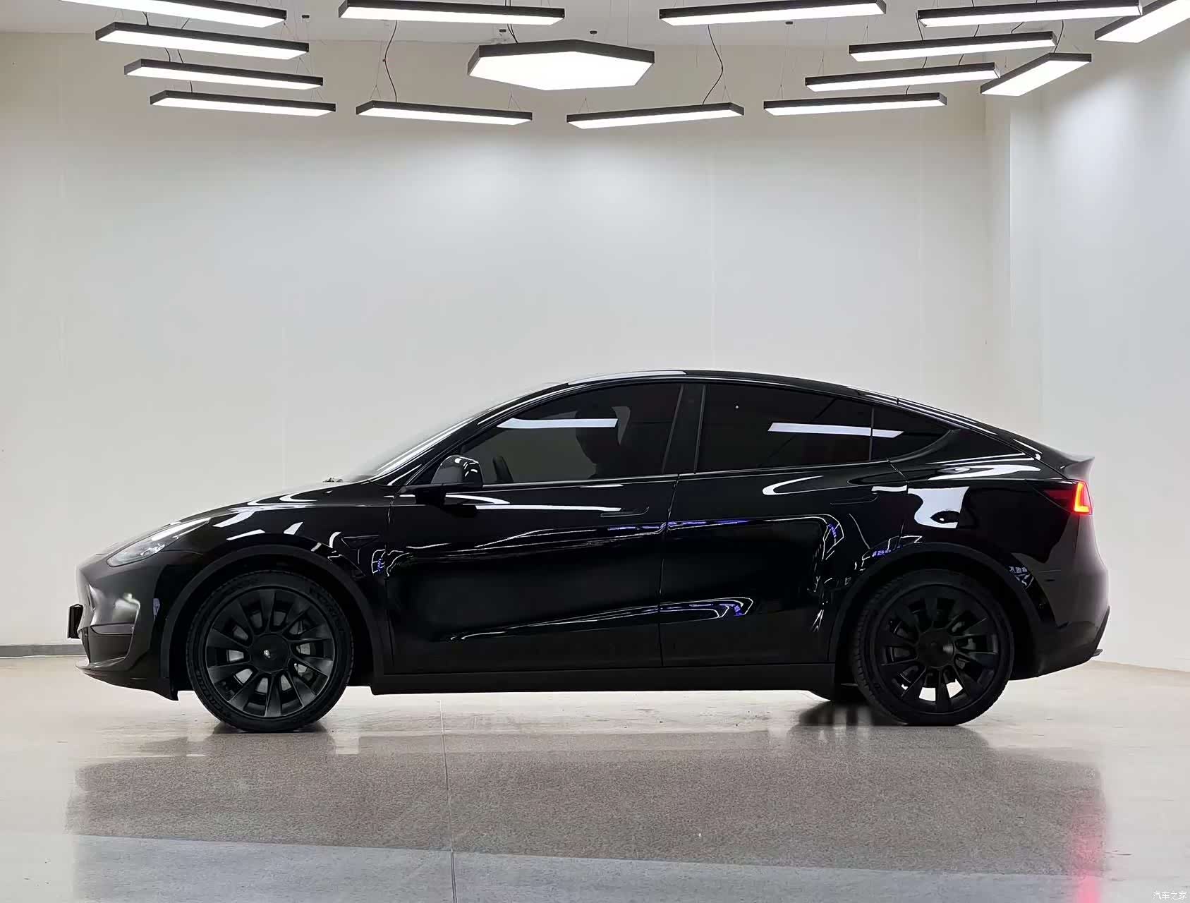 Tesla Model Y, 2021 4