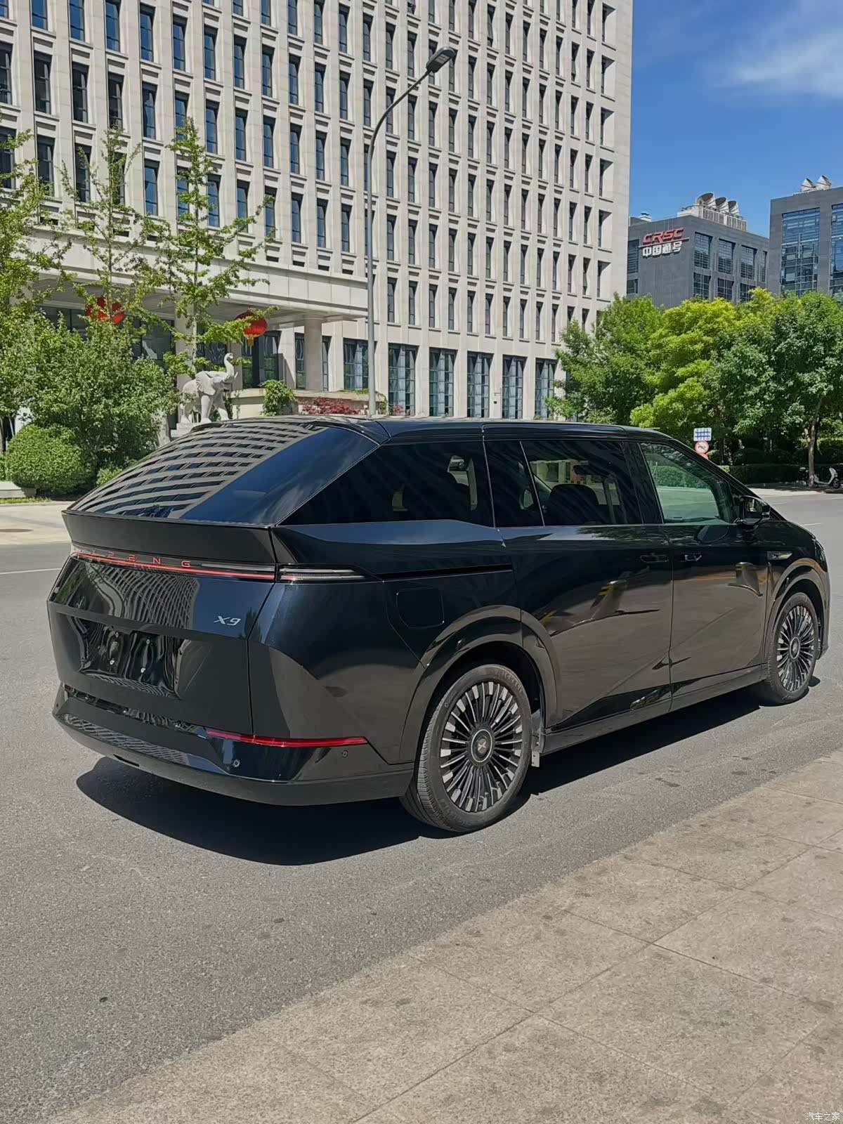 Xpeng X9, 2025 2