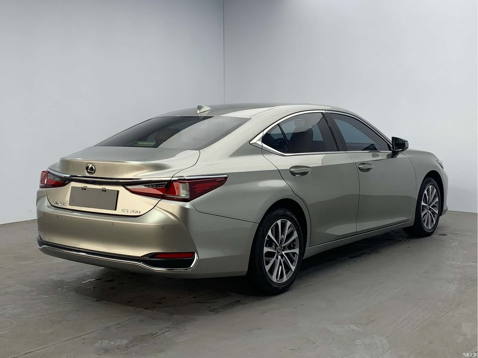Lexus ES, 2022 4