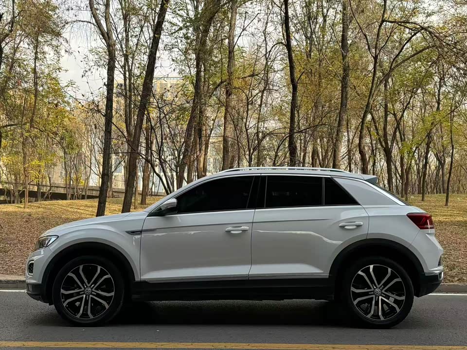 Volkswagen T-ROC exploring Songs