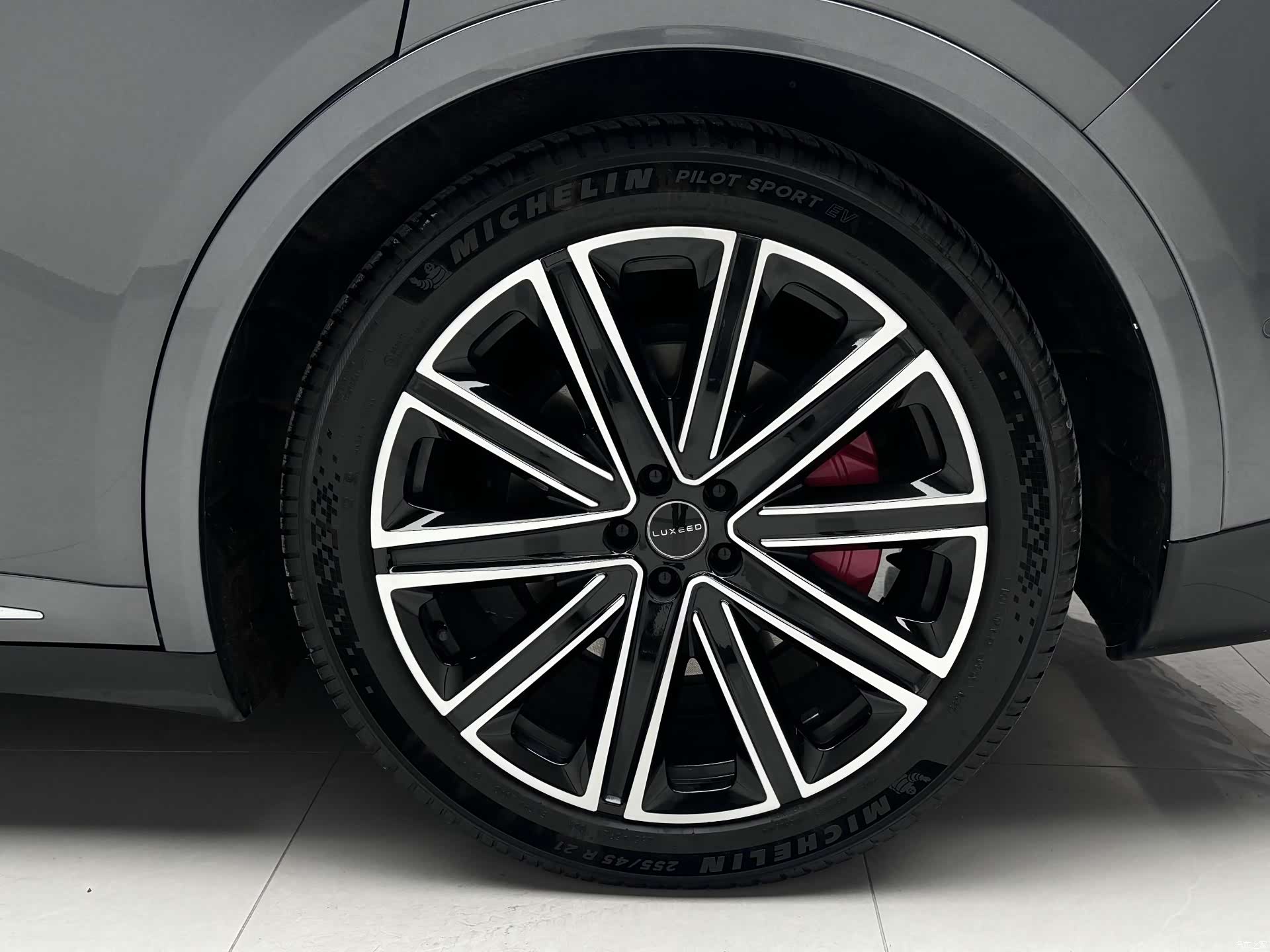 Luxeed R7, 2025 13