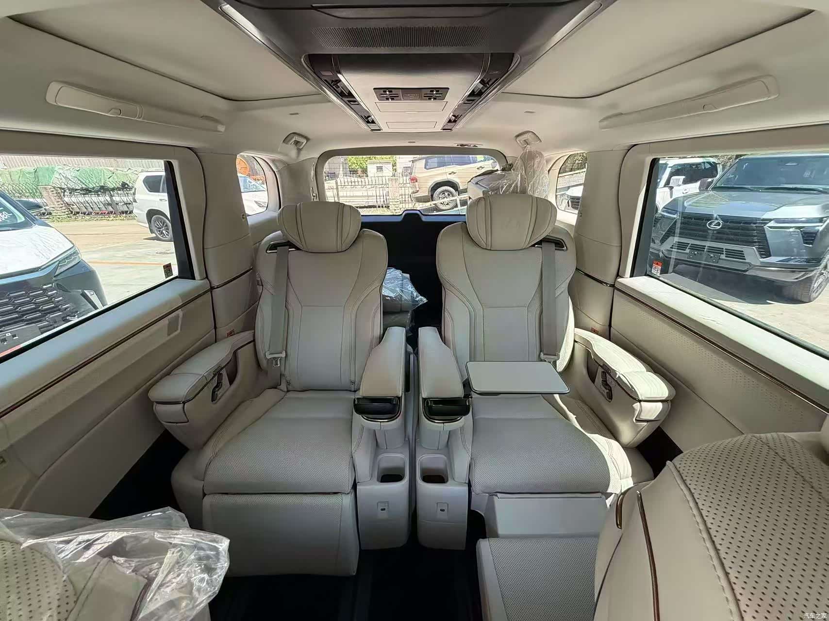 Lexus LM, 2025 13