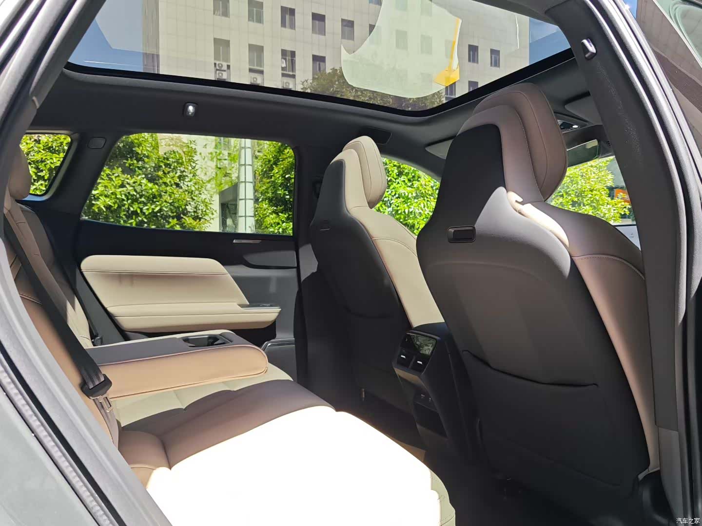 Volvo XC70, 2025 6