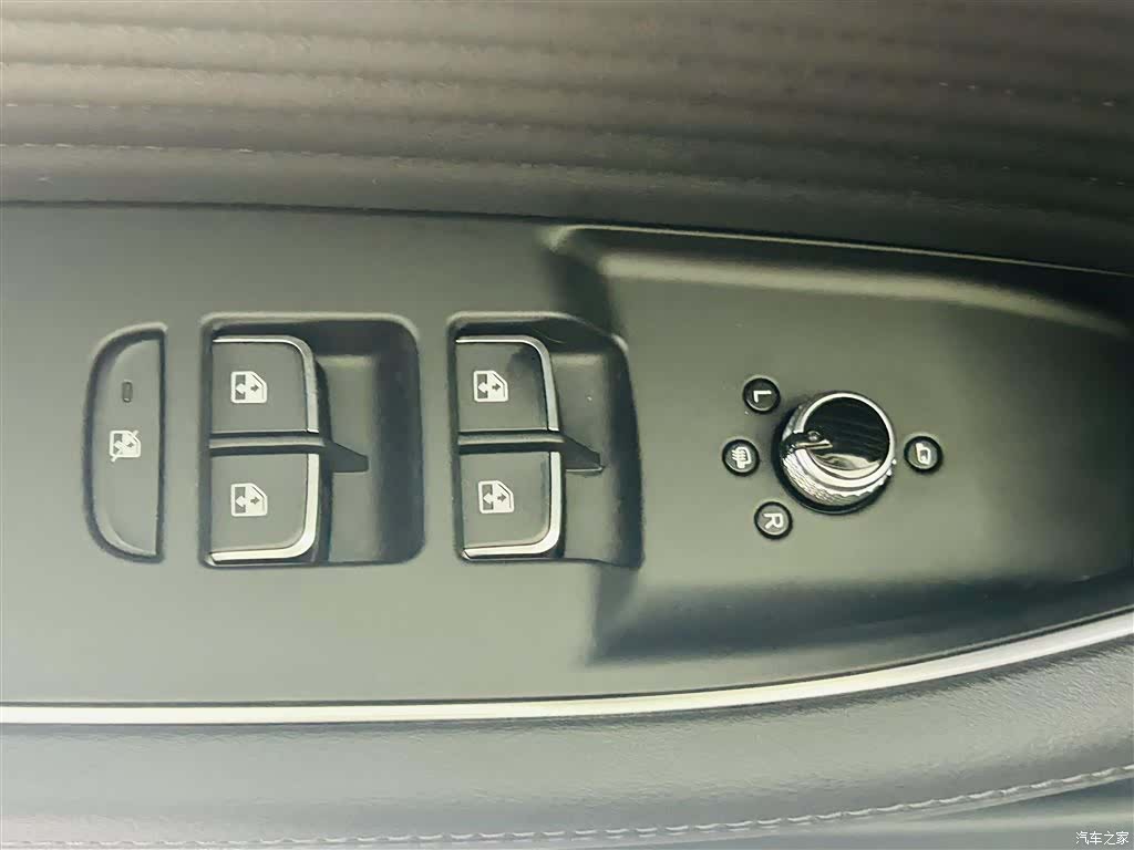 Hongqi HS5, 2024 18
