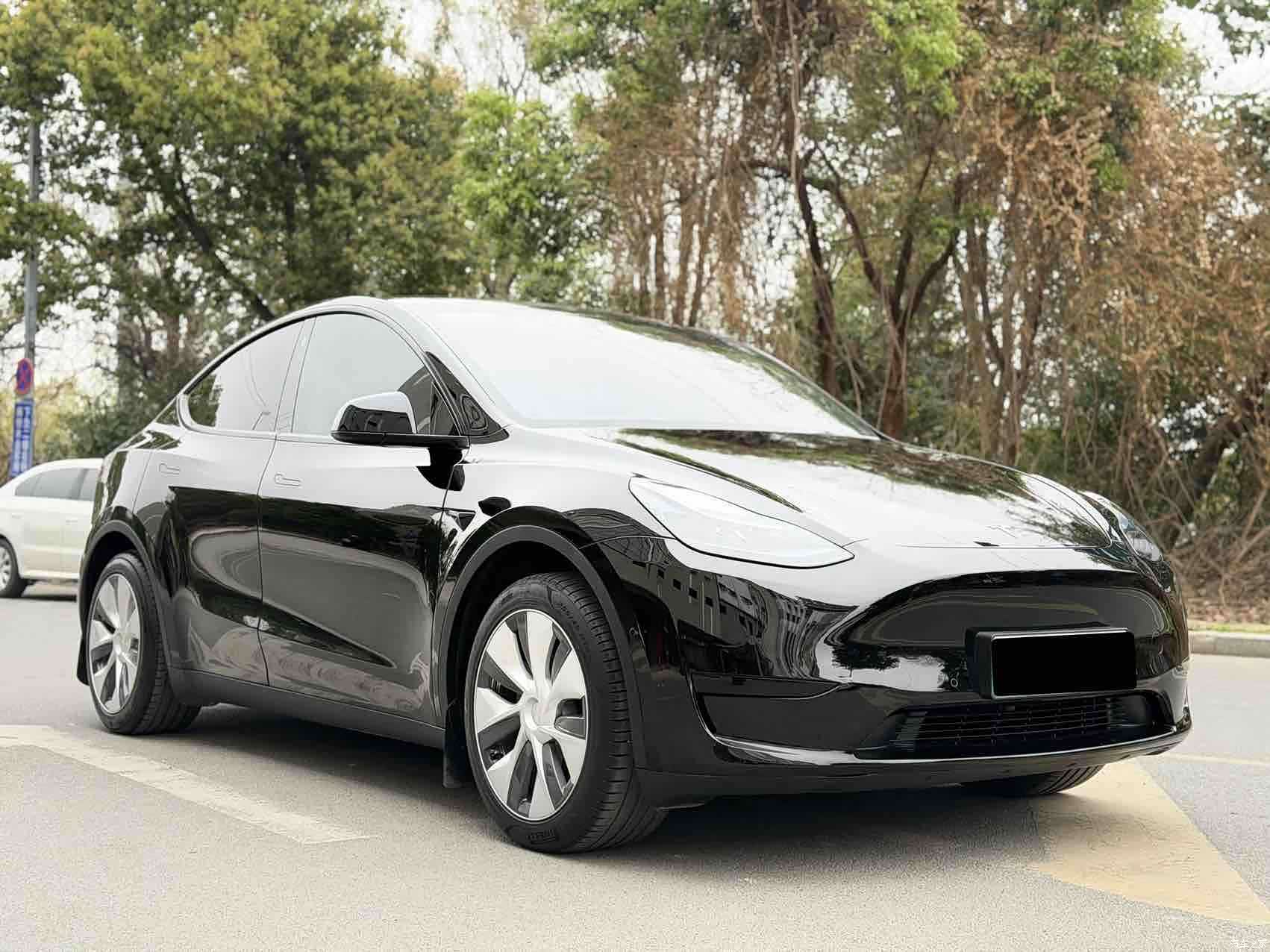 Tesla Model Y, 2023 3