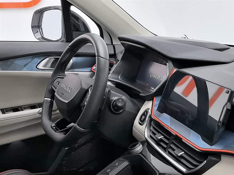 Lynk & Co 06