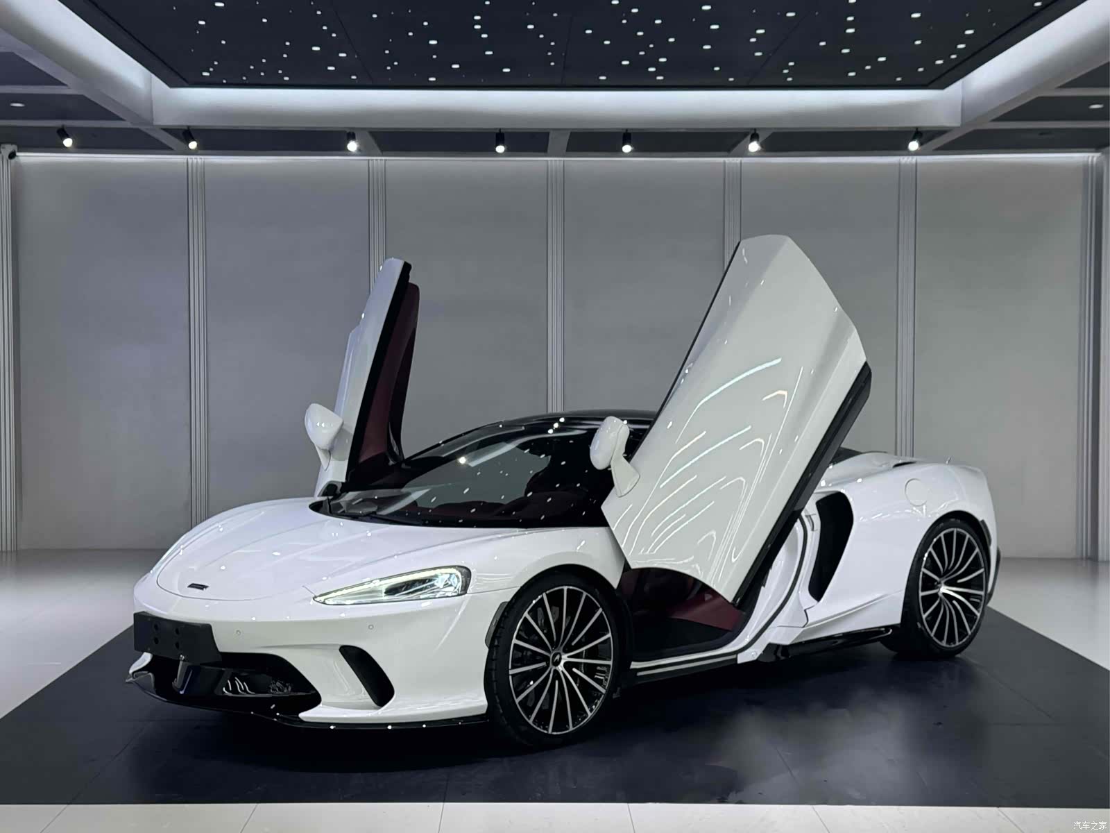 McLaren GT