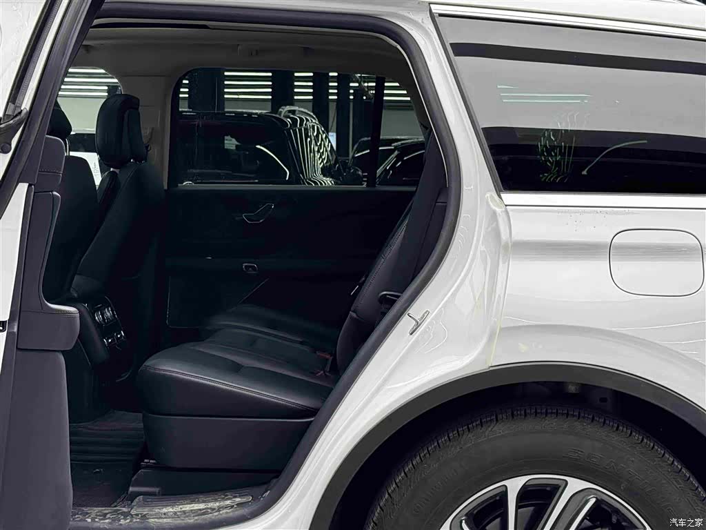 Lincoln Aviator, 2023 7