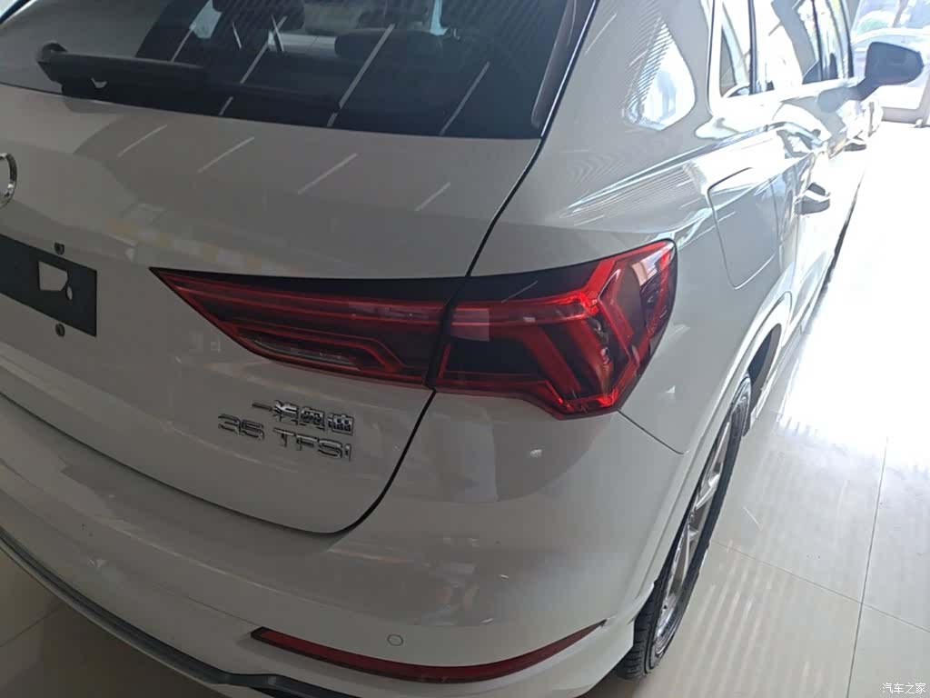 Audi Q3, 2019 8