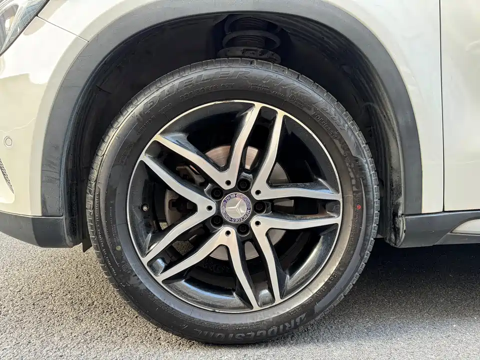 Mercedes-Benz GLA Mercedes-Benz GLA