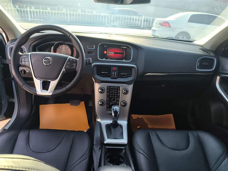 Volvo V40