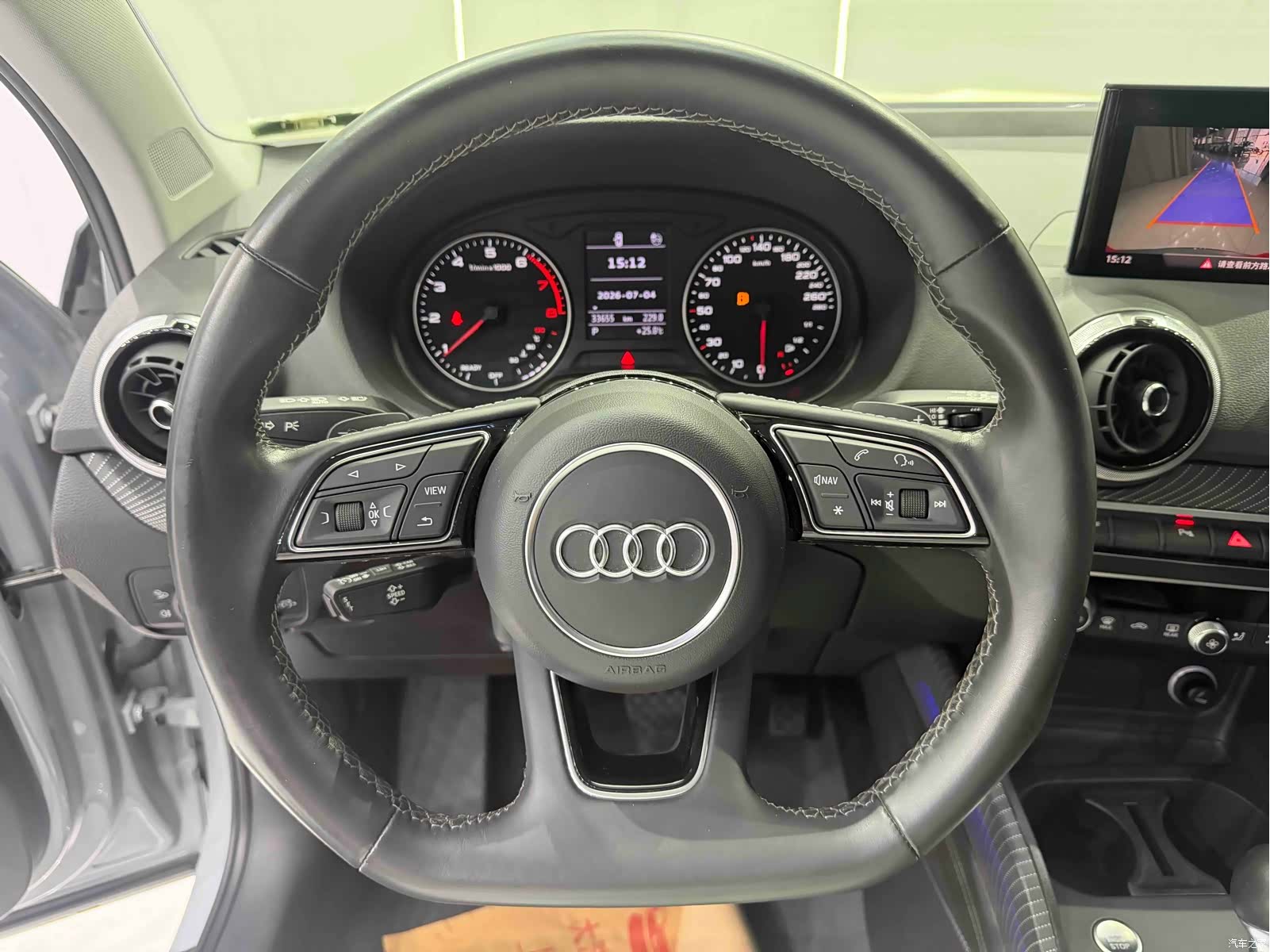 Audi Q2L, 2023 10