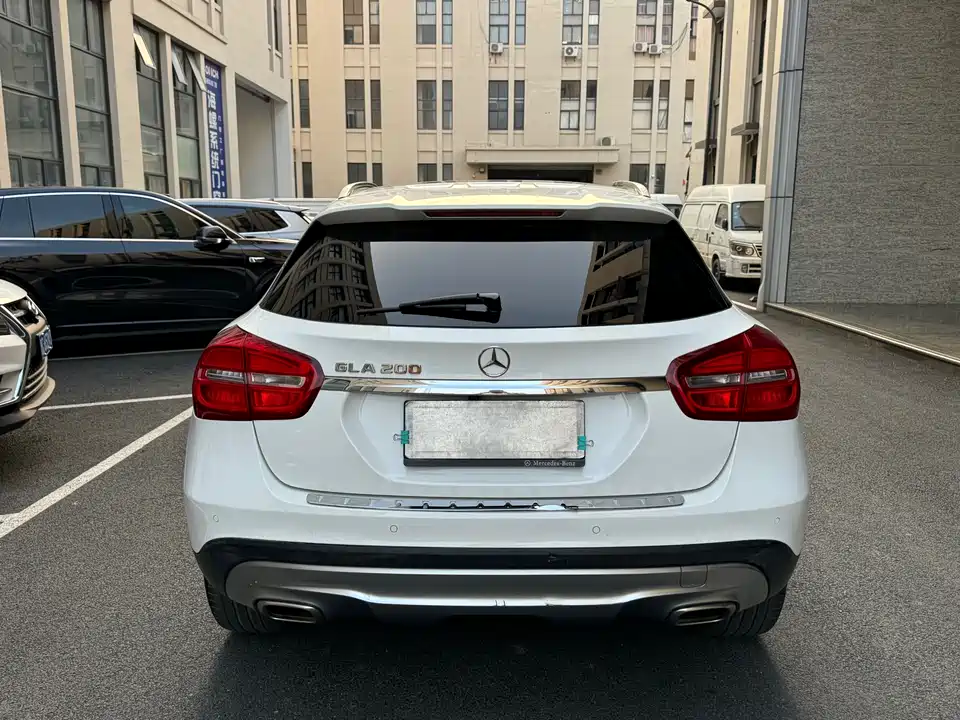 Mercedes-Benz GLA Mercedes-Benz GLA