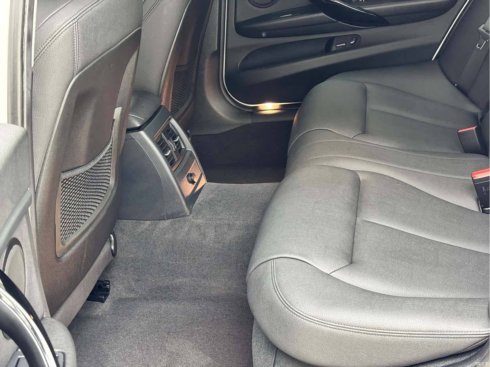 BMW 3 Series, 2018 все фото
