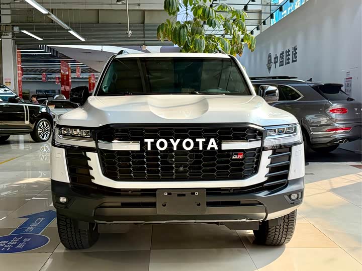 Toyota Land Cruiser LC300 GR Sport 2024