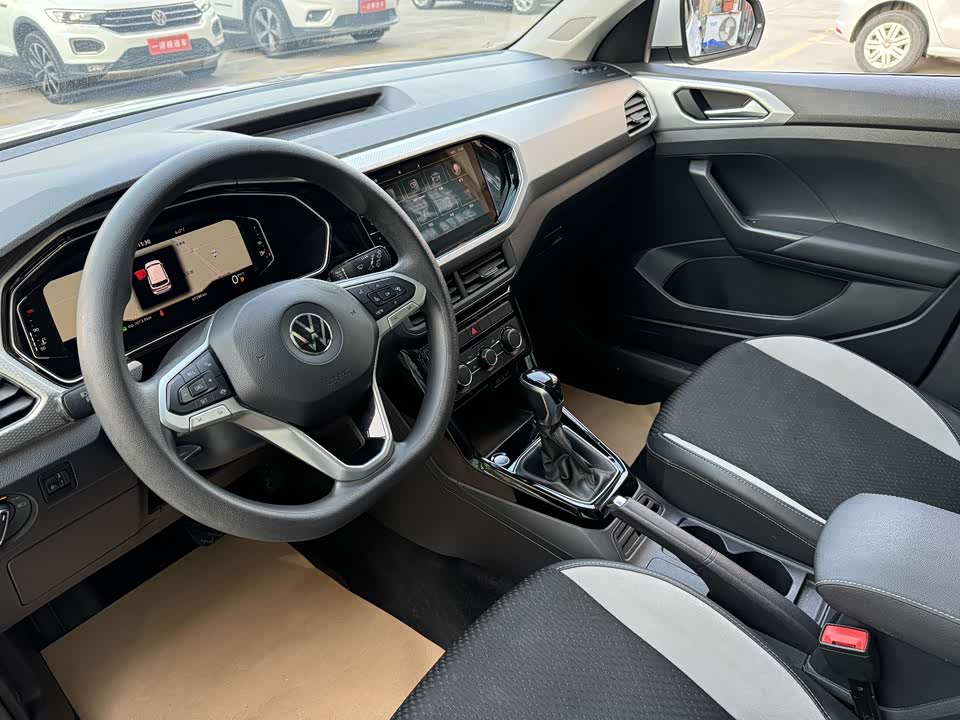 Volkswagen Exploring the shadow