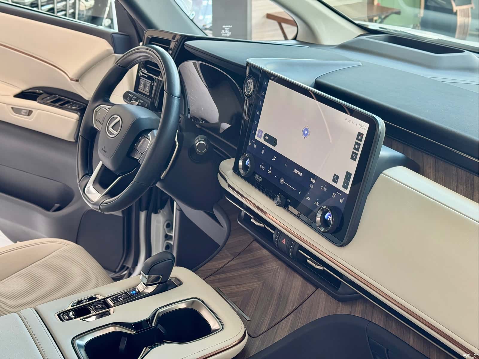 Lexus LM, 2024 8