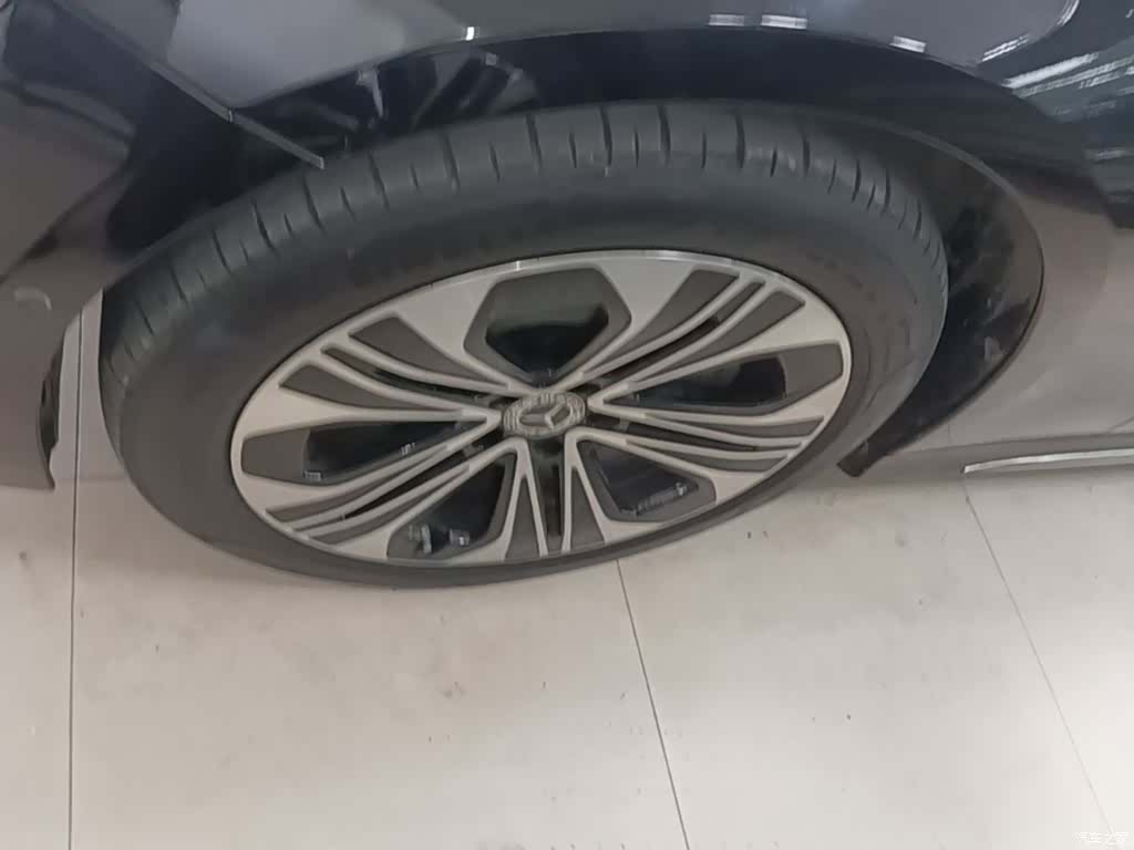 Mercedes-Benz E-Class, 2025 23