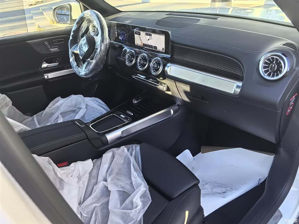 Mercedes-Benz EQB, 2025 12