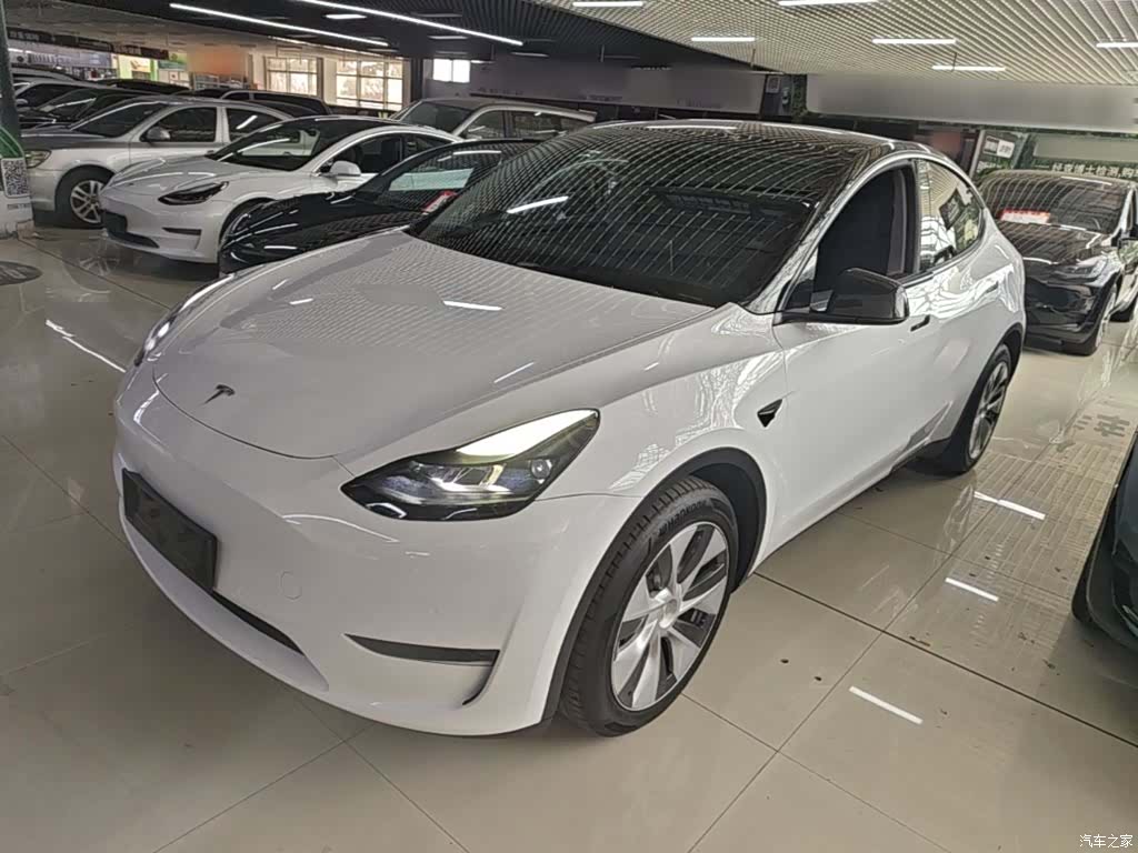 Tesla Model Y, 2022 1